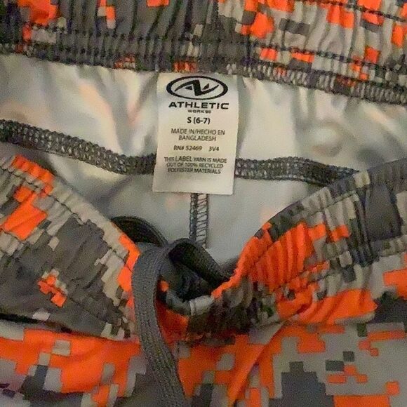 Boys Gray and Camo Athletic Shorts Set Sz S 6/7 - Picture 3 of 4
